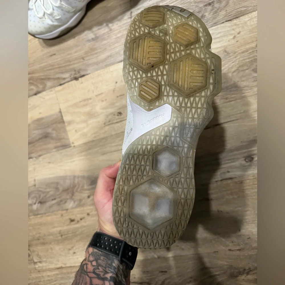 Lebron Witness Basketball Shoe - Picture 3 of 3